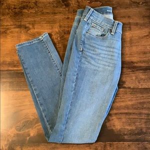 •Old Navy Blue Jeans•